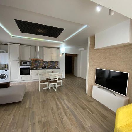 Sunny Deluxe Apartment Cosmopolis Stefanestii de Jos Luaran gambar