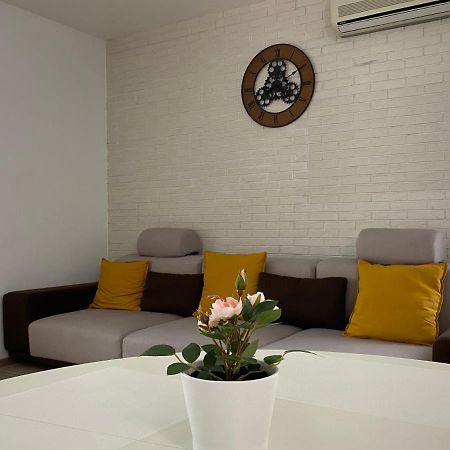 Sunny Deluxe Apartment Cosmopolis Stefanestii de Jos Luaran gambar