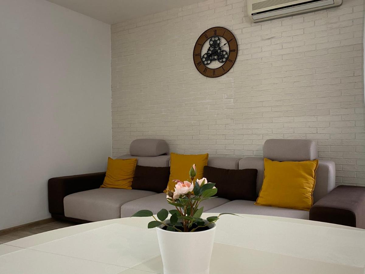 Sunny Deluxe Apartment Cosmopolis Stefanestii de Jos Luaran gambar