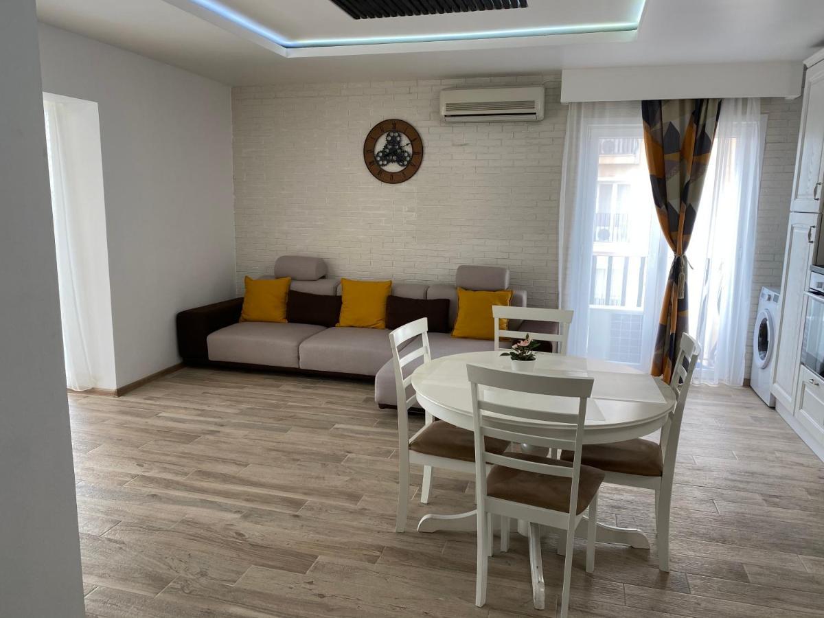 Sunny Deluxe Apartment Cosmopolis Stefanestii de Jos Luaran gambar
