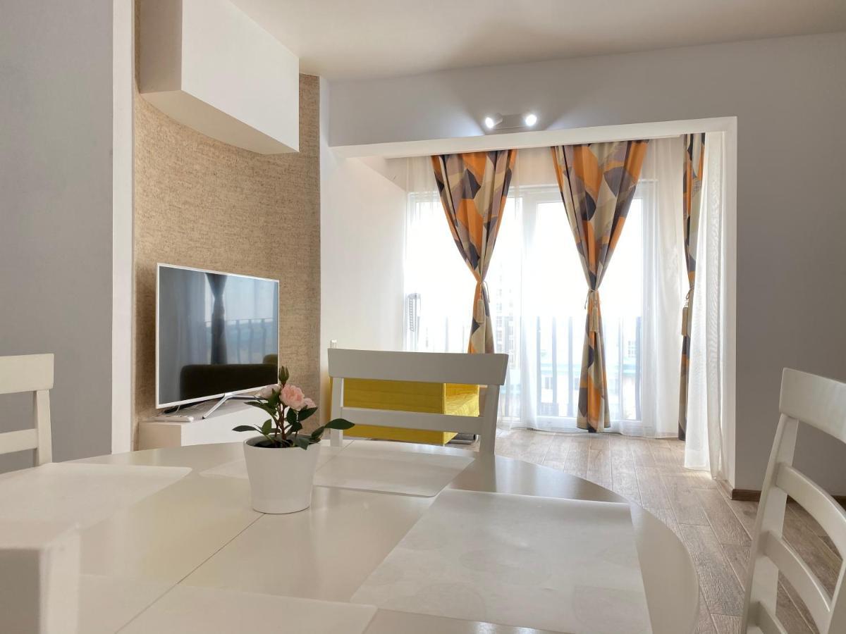 Sunny Deluxe Apartment Cosmopolis Stefanestii de Jos Luaran gambar